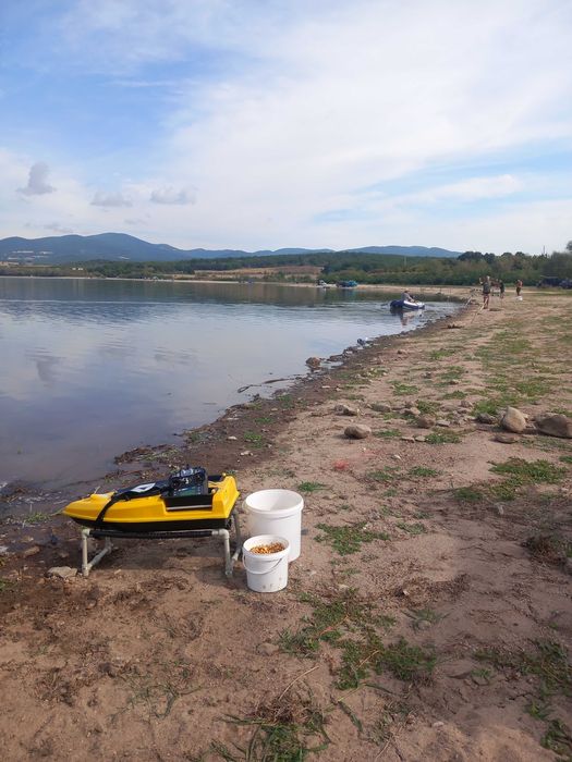 Продавам лодка за захранка