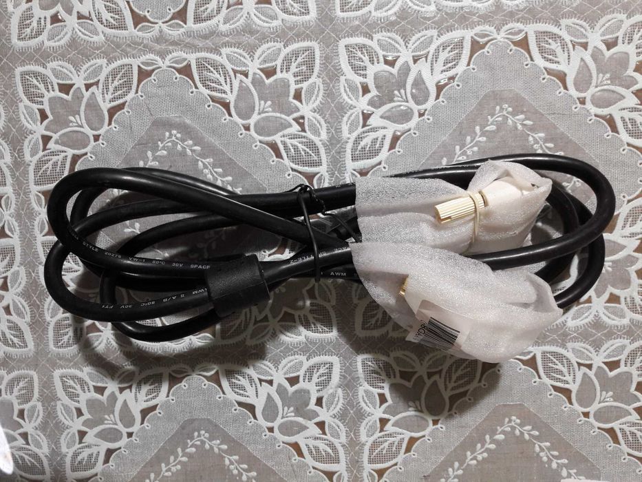 Cabluri noi VGA si DVI
