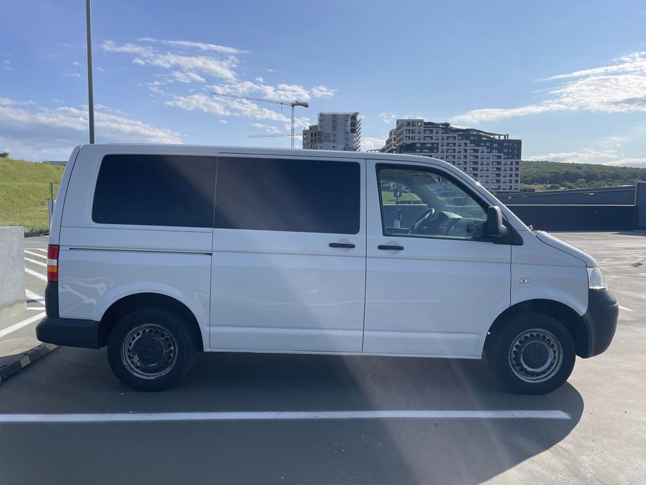 Inchirieri Dube VW Transporter 8+1 locuri