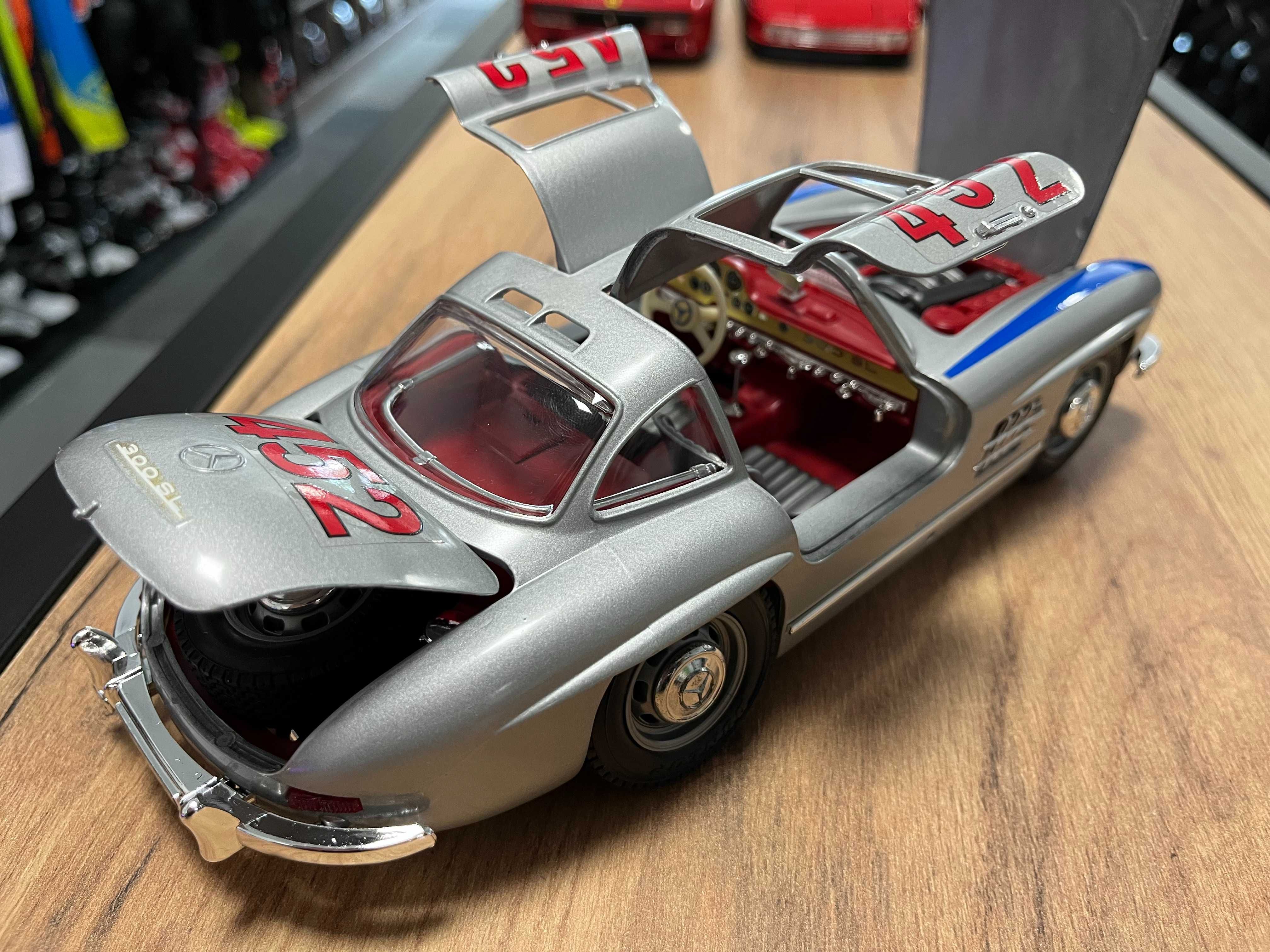 Чисто нова BBURAGO метален колекционерски модел MERCEDES BENZ 300SL