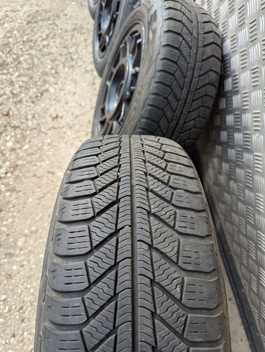 Set de 4 jante aliaj cu cauciucuri de iarna 185/60/R14