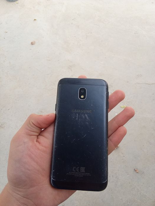 Samsung J3  rangi qora xotirasi 16 paisi sal singan ishlashi zor