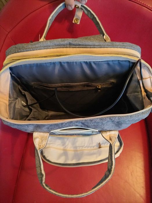 Бебешка раница с портативна кошара