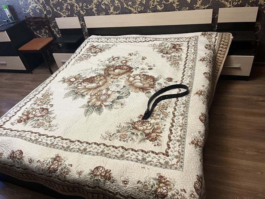 Продам гарнитур спальный