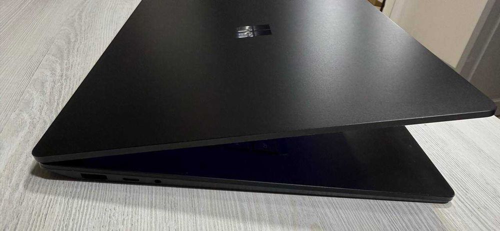 Surface Laptop 4 Black 15” 2,5K IPS I7-1185G7 сенсор 16GB/256GB NVMe