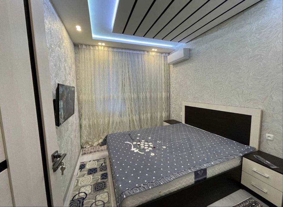 Сдается 2 ком Метро Ойбек. За Бизнес центром DMAAR