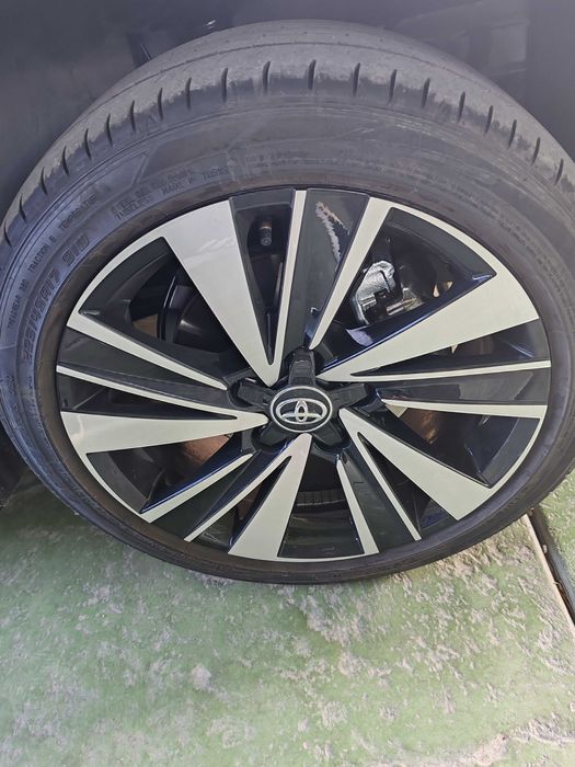 Гуми Dunlop 225/45 R17 почти нови от Toyota Corolla Hybrid – 2500 км
