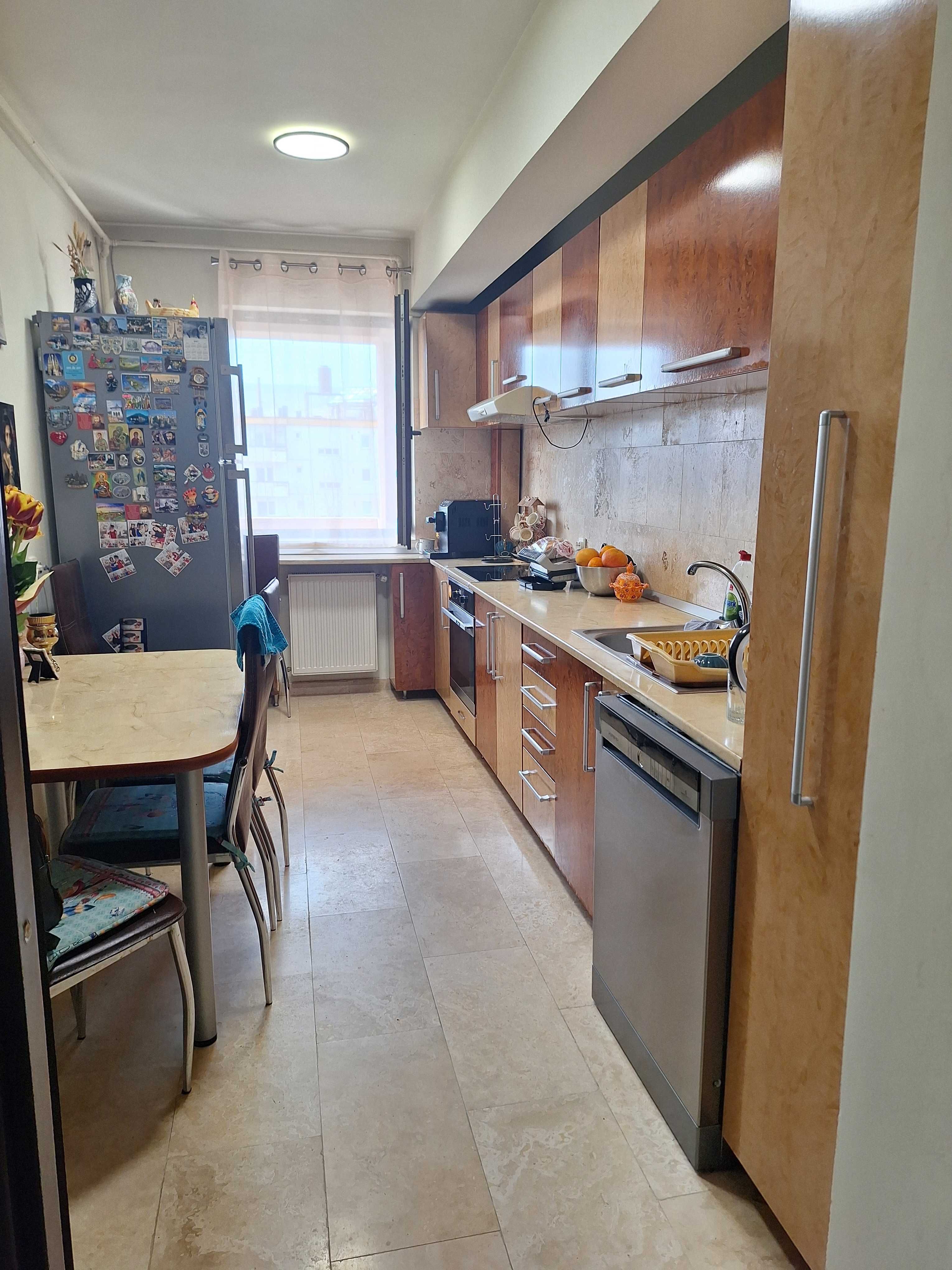 PF închiriez apartament cu 3 camere în Baciu + parcare subterană