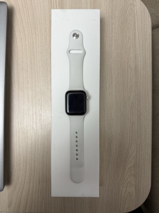 Продам часы Apple Watch, 6 серия