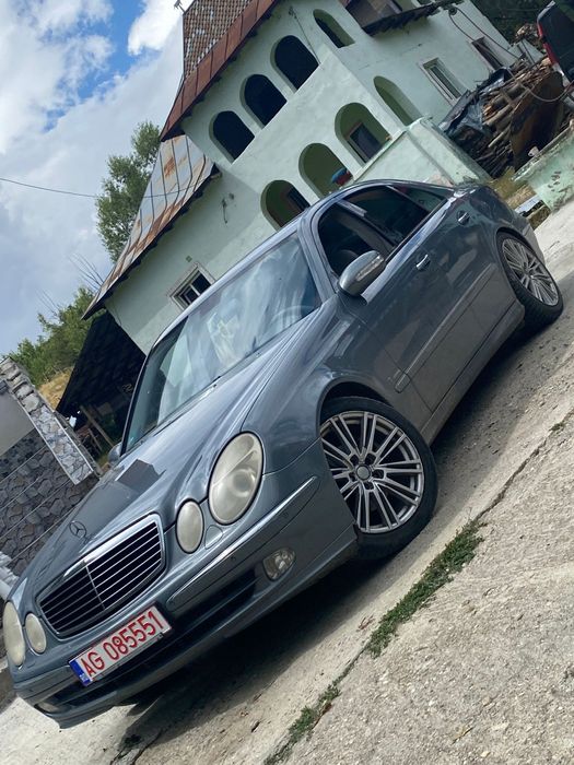 Vând Mercedes E Class în stare bună de funcțiune