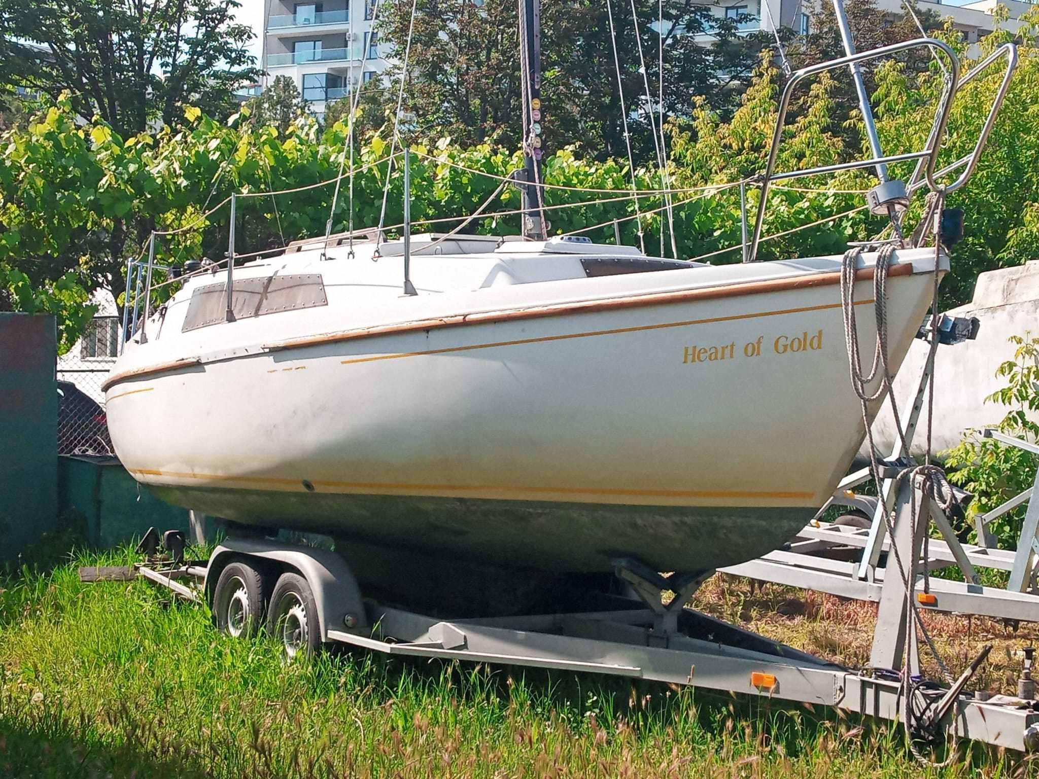 Constanța Vând Velier Neptun 22 cu motor Suzuki 6 cp
