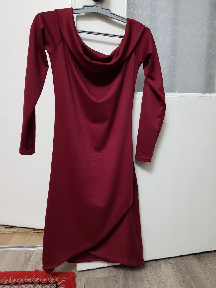 Платье бордовое размер 44-46.