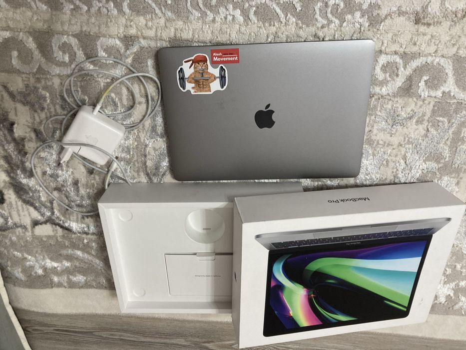 Macbook Pro 13. 2020, M1