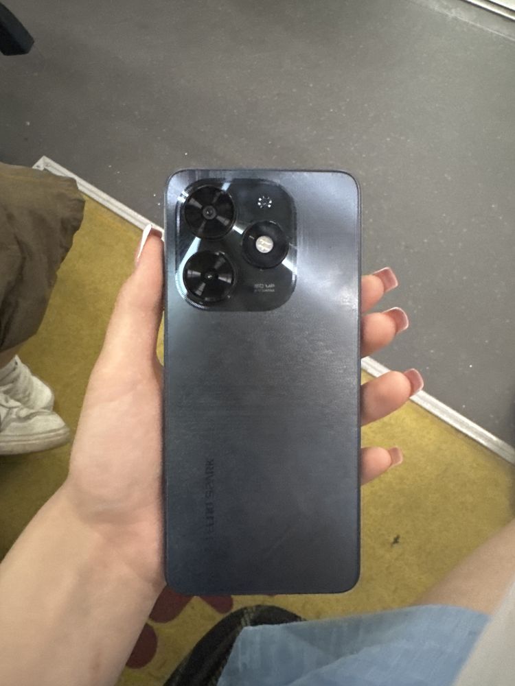 Телефон Tecno spark