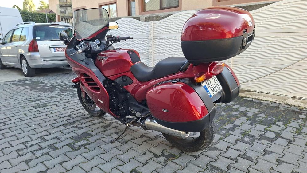 Vând motoreta triumph
