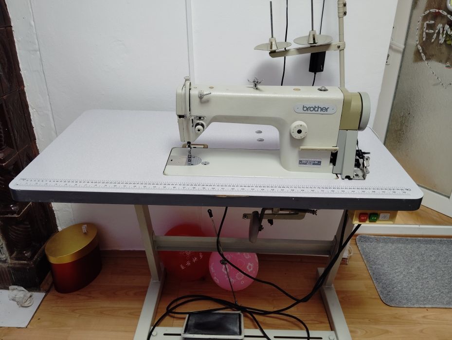 Mașina de cusut liniară Brothers