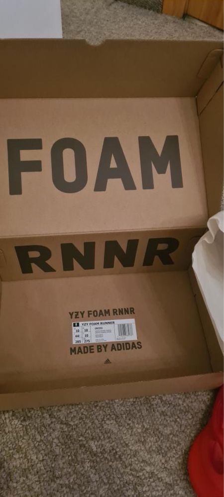 Yeezy Foam RNNR Vermilion