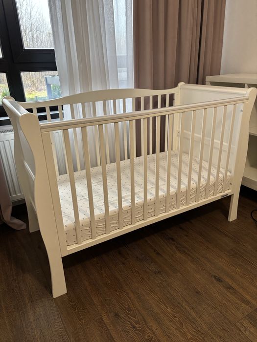 Vand patuț pentru bebelusi.