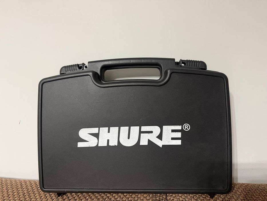 Беспроводная микрофонная система Shure (2 микрофона, приёмник, кейс)