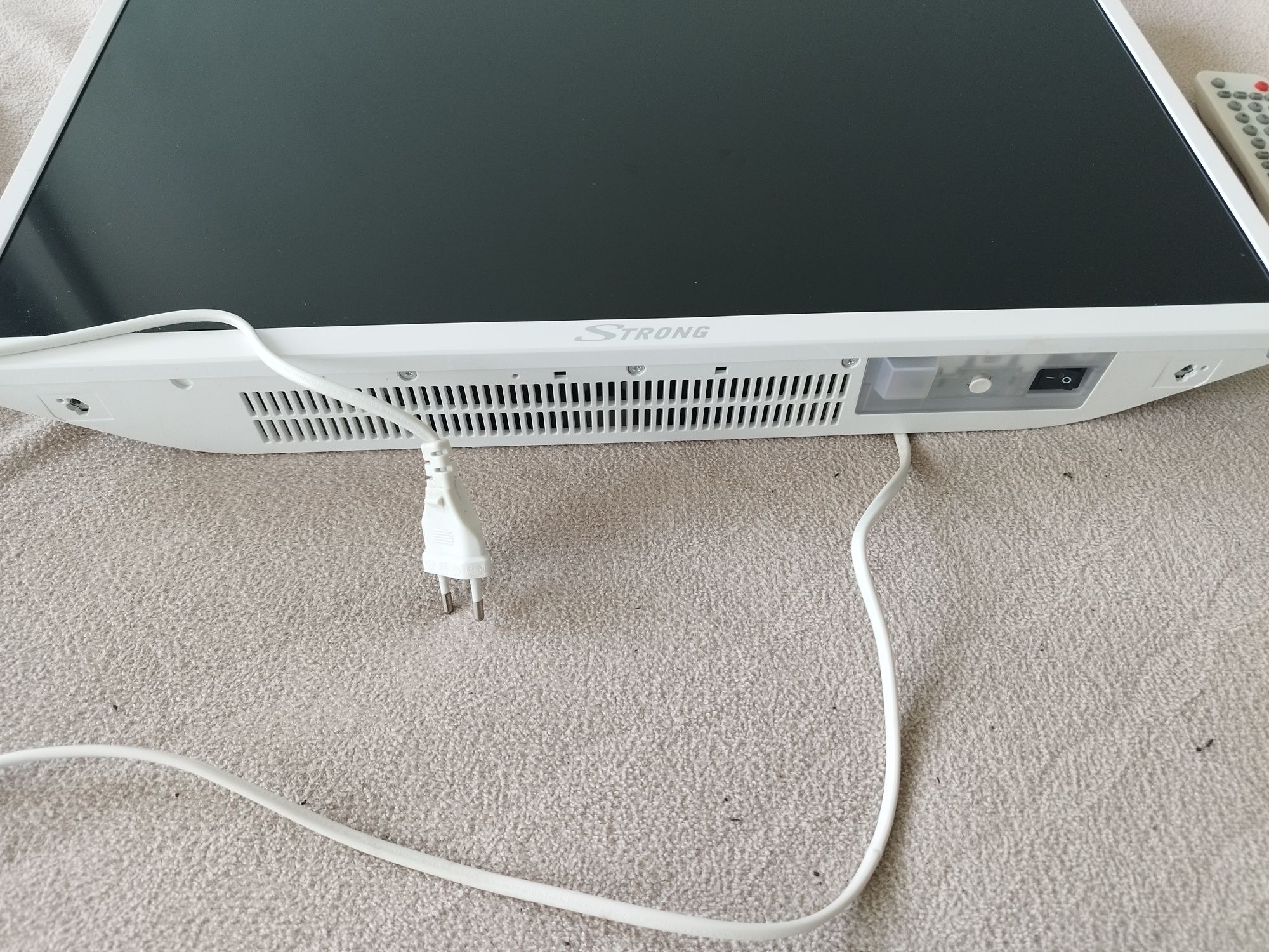 24" Телевизор STRONG 24HZ4003NW