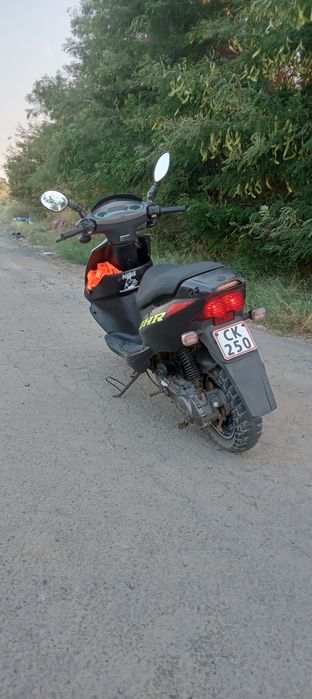 Vînd scuter foarte întreținut accep orice distanță ori unde ar fi