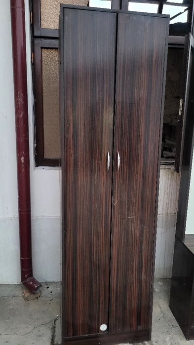 Mebil shkaf oynasi bilan