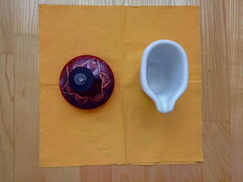 Recipient pt.sos(Ikea)- nou și capac din cristal roșu pt.bomboniera.