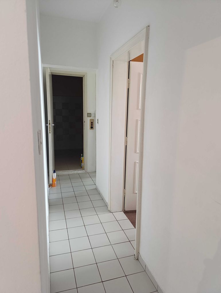 Дава се под наем Тристаен апартамент в София, Надежда 1 - 92 кв.м за 612 € - Снимка #16