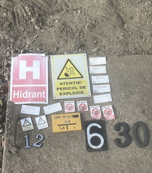 Vand semne pentru casa hidrant si multe alte lucruri !