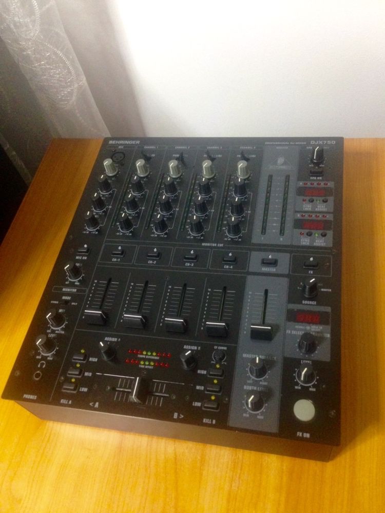 Mixer Behringer DJX750 ( pioneer denon ecler serato traktor virtual dj