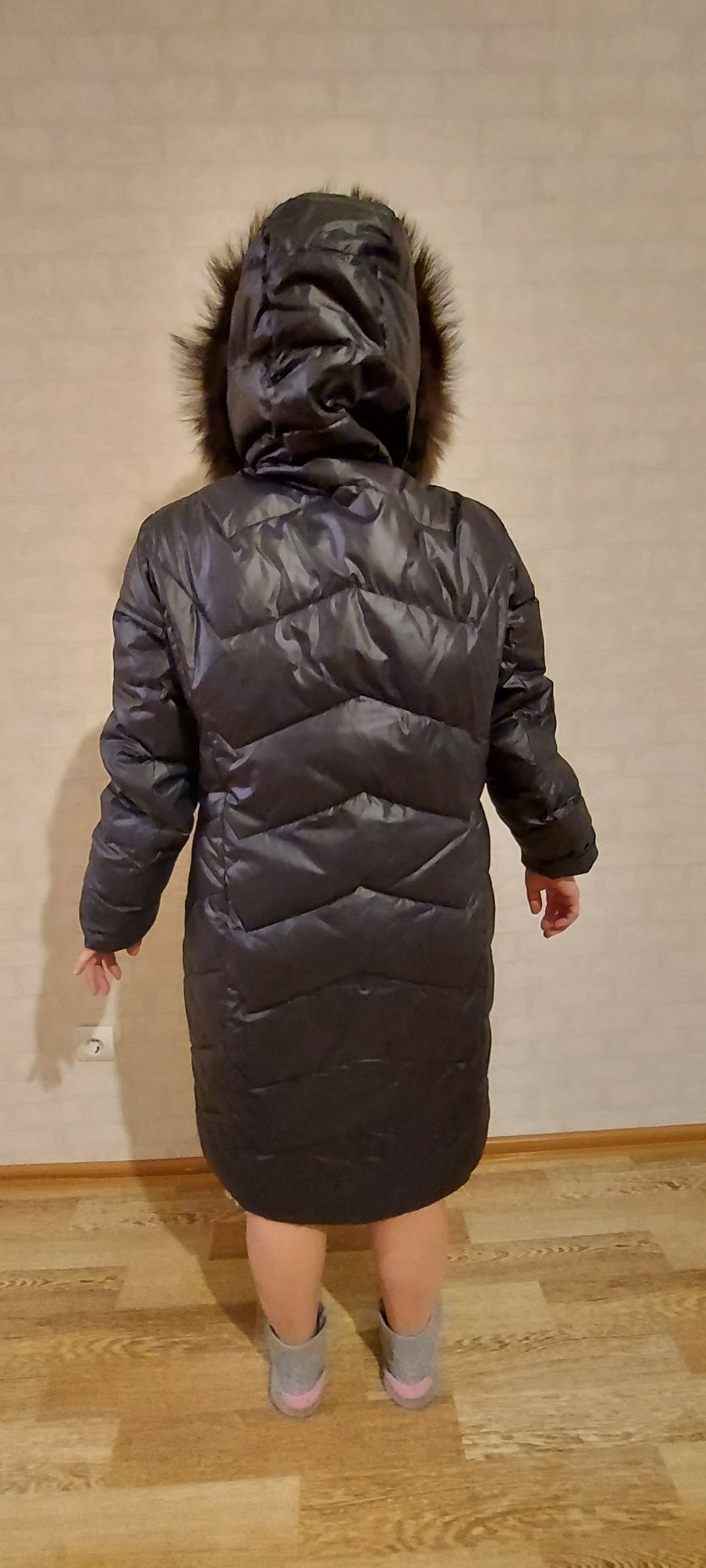 Продам зимнию куртку женскую