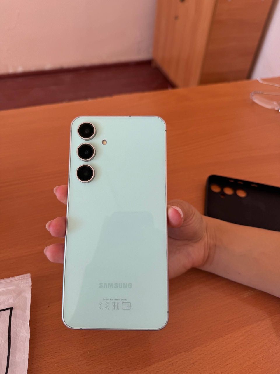 Samsung S24Fe 8/128гб
