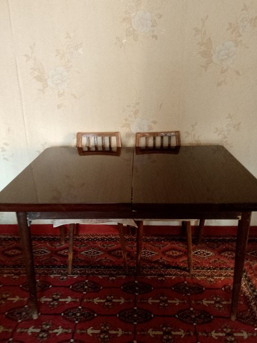 Стол и стулья б/у