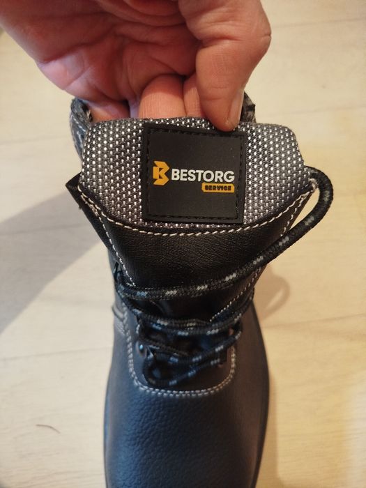 Ботинка осенний 43 р.