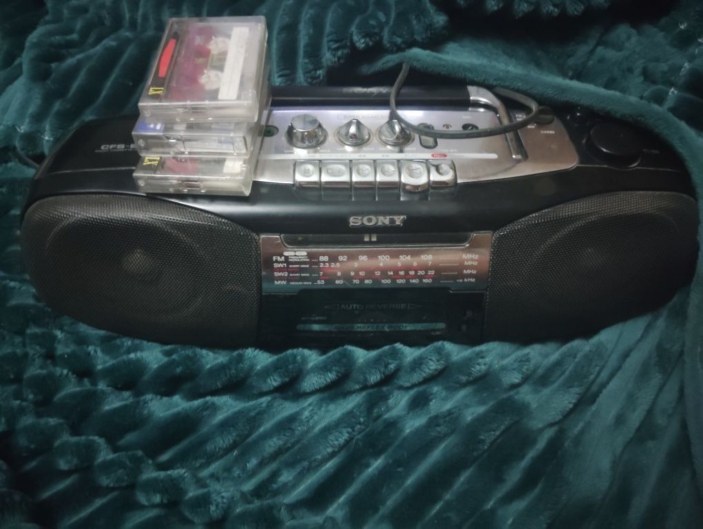 Sony CFS-B7. MK2  Radio Cassette Recorder (1998)
Radio Cassette Record