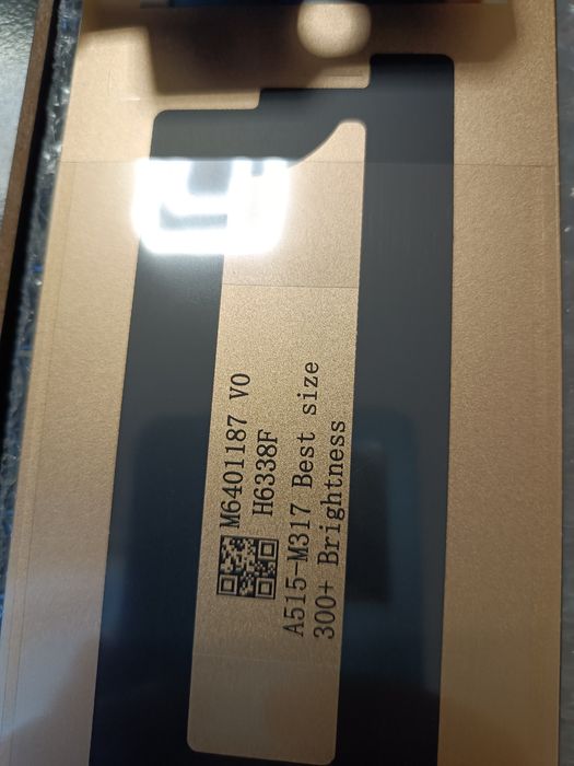 Display telefon nou in cutie