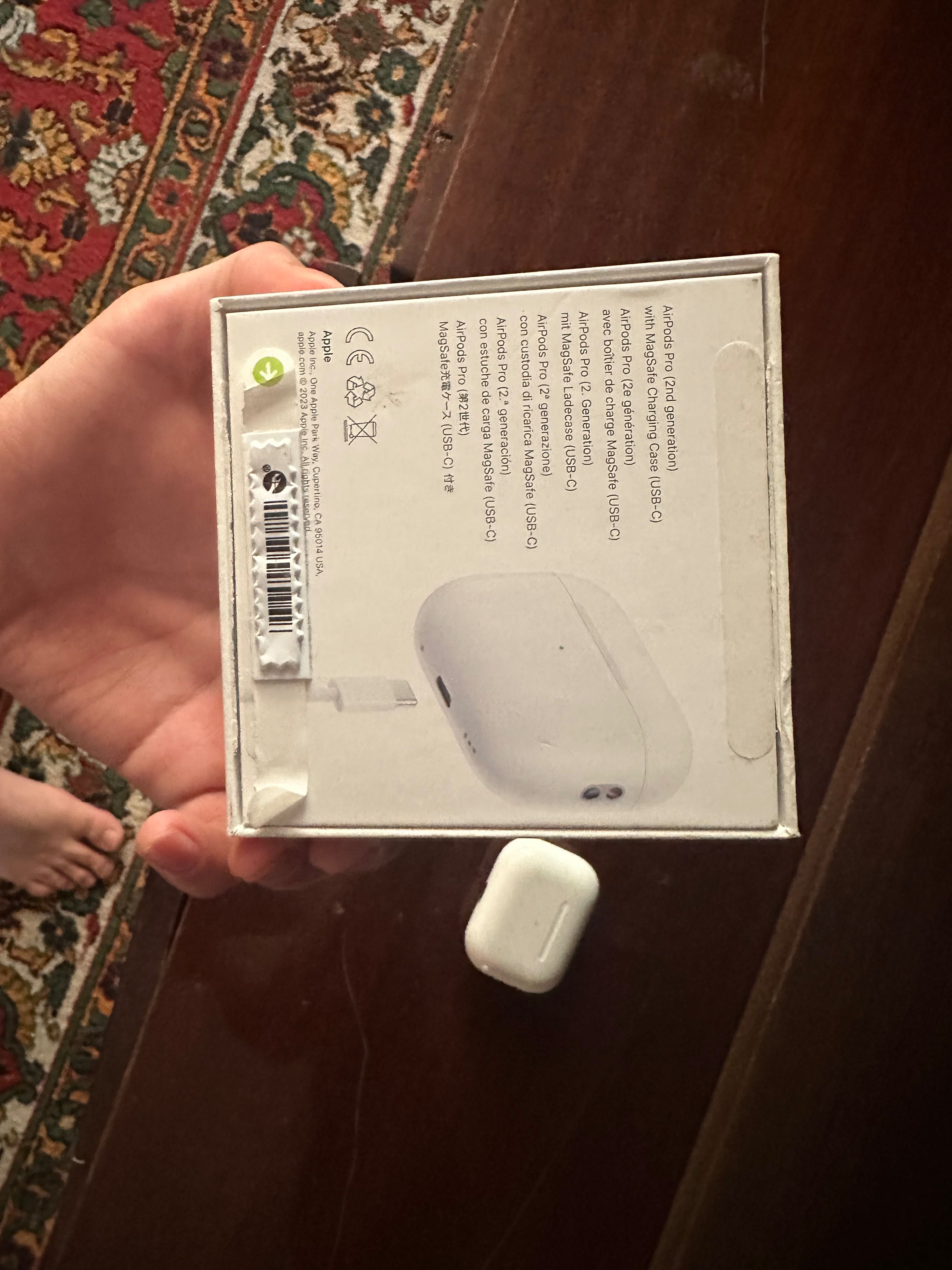 Наушники Airpods последнего поколения