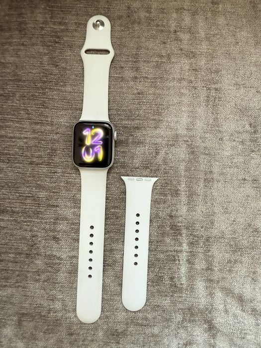 Продается б/у Apple Watch  SE