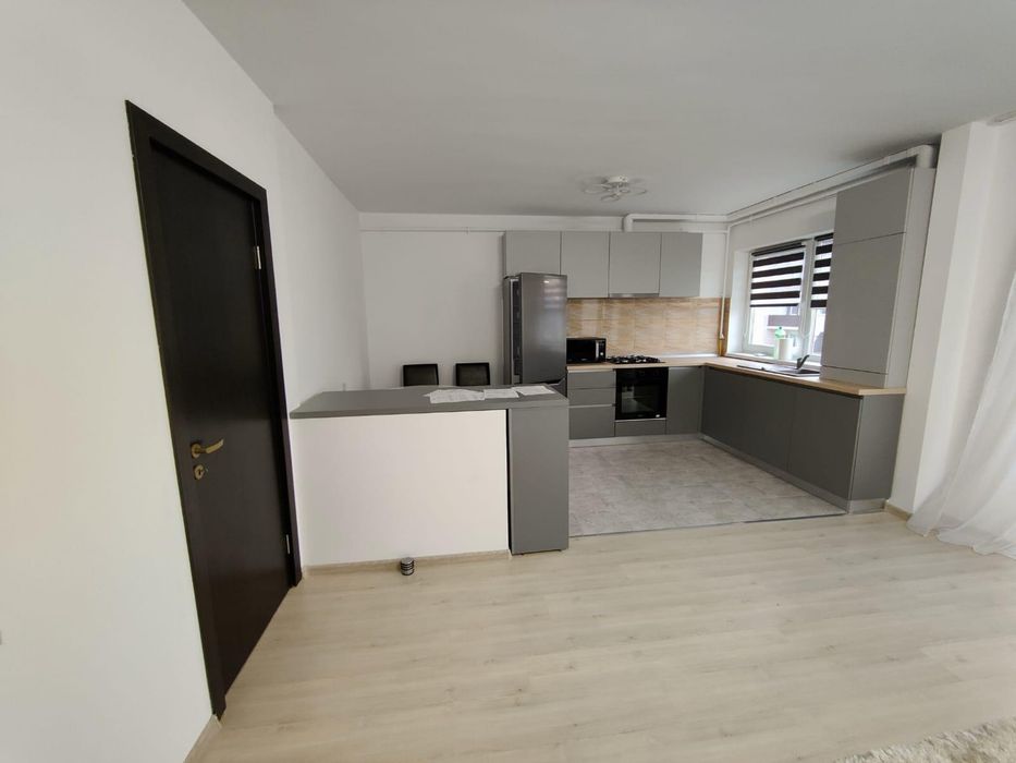 Inchiriez apartament 3 camere 2 bai si loc parcare +2 terase