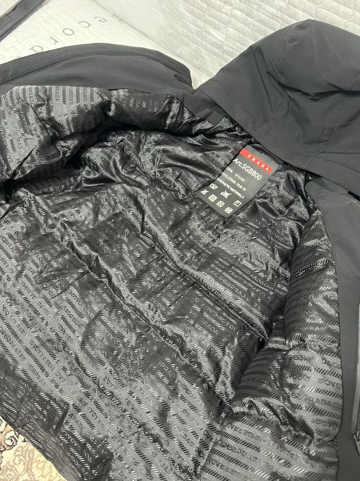 Kurtka Prada. Sifati zo’r. Erkaklar uchun