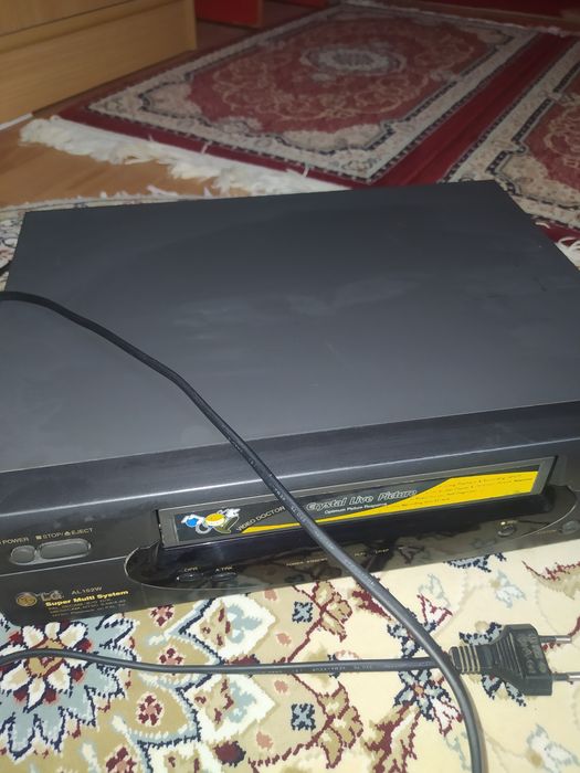 Видеомагнитофон  LG