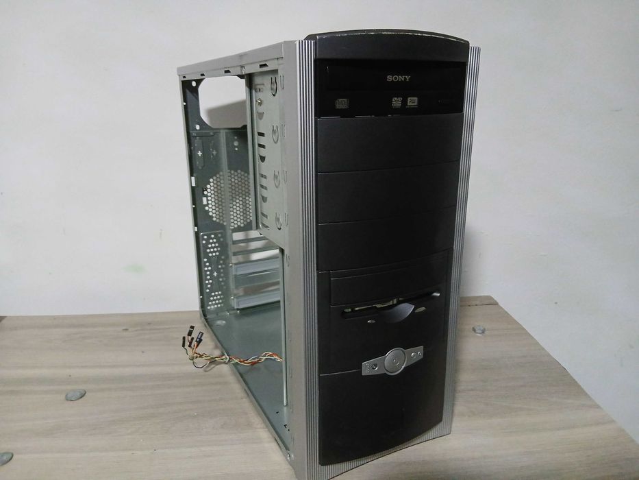 Carcasa PC Argintie