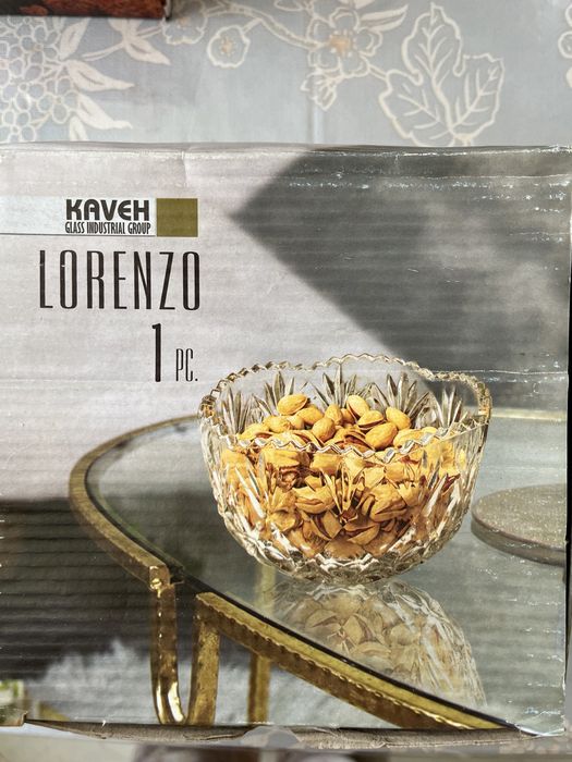 Стеклянная вазочка