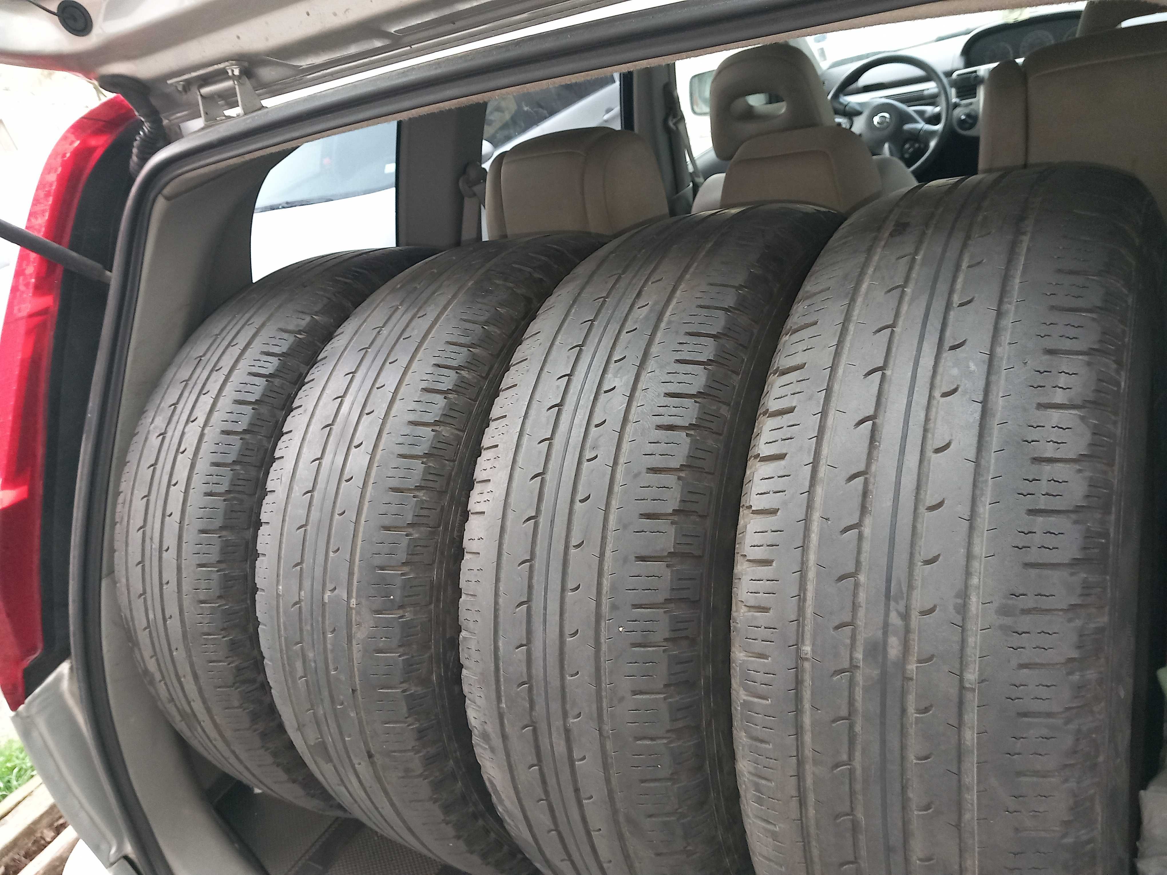 215/70 R16 Goodyear