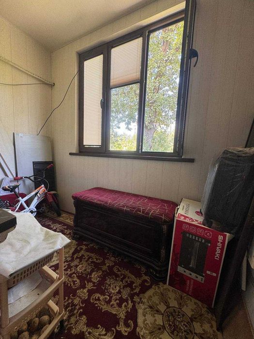 Chilonzor 2-mavzeda 3-xonali uy sotiladi.