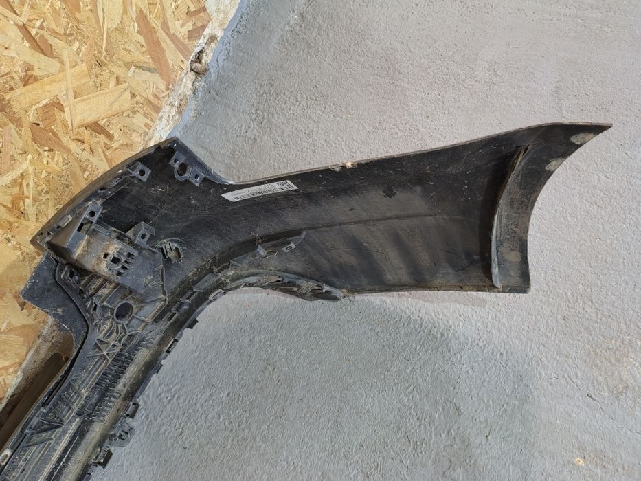 Bara spate Audi A4 B9 Kombi an 2015-2019 cu defect la o prindere