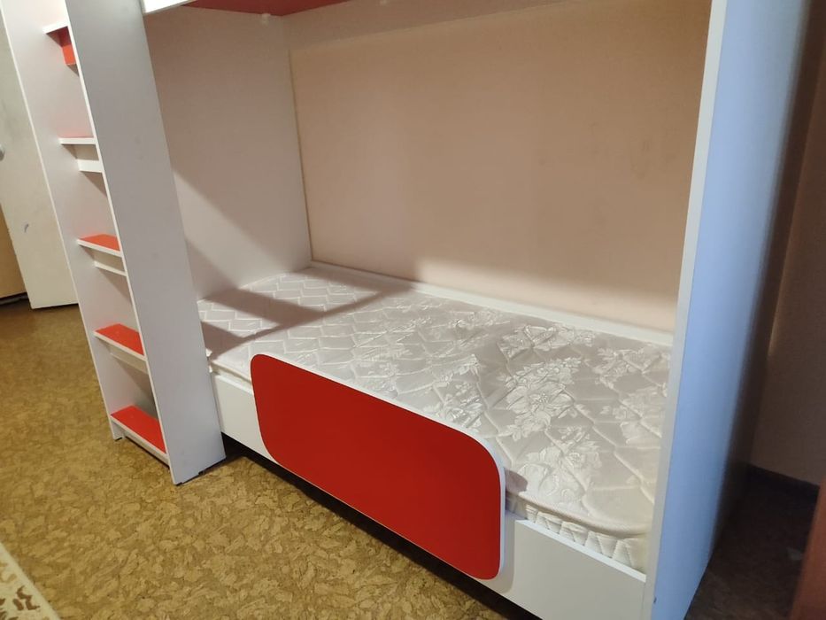 Двухъярусная кровать