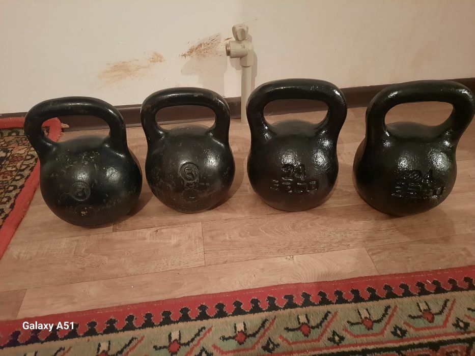 Продам гири 8, 24, 20 кг и штангу