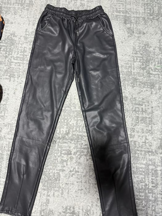 Pantaloni piele