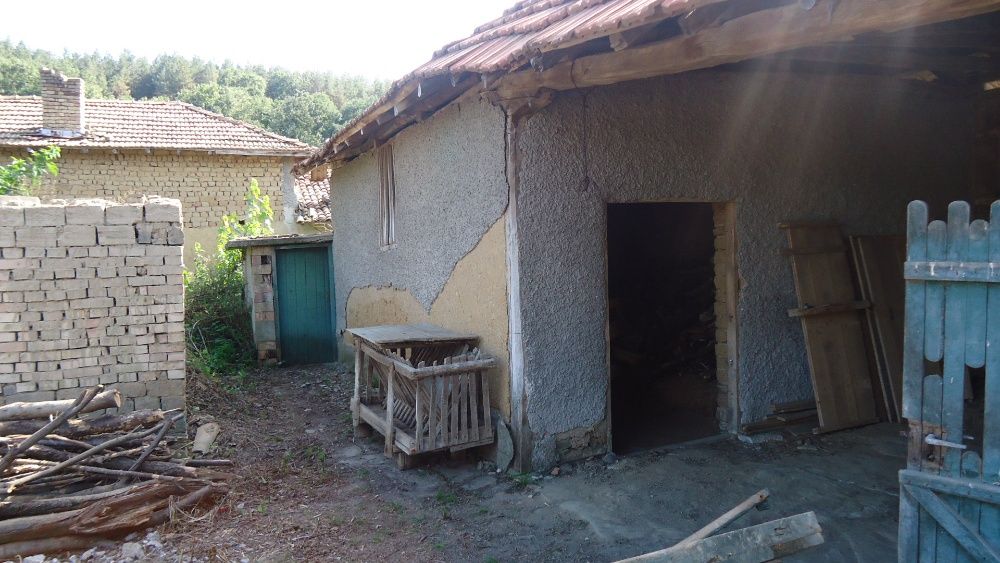 Продава се Къща в с. Веселиново, Област Шумен - 700 кв.м за 23 €/кв.м - Снимка #1